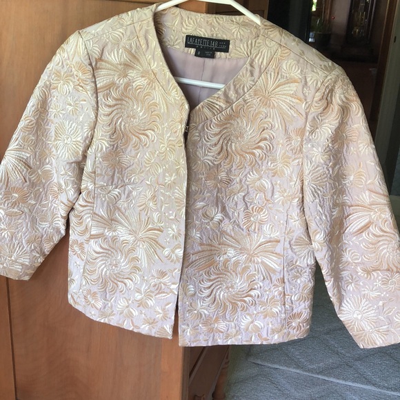 Brocade floral pattern jacket. - Picture 1 of 7